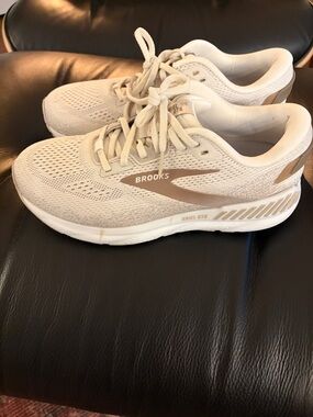 Brooks Ariel GTS Women's Running Shoes - Beige/Cream